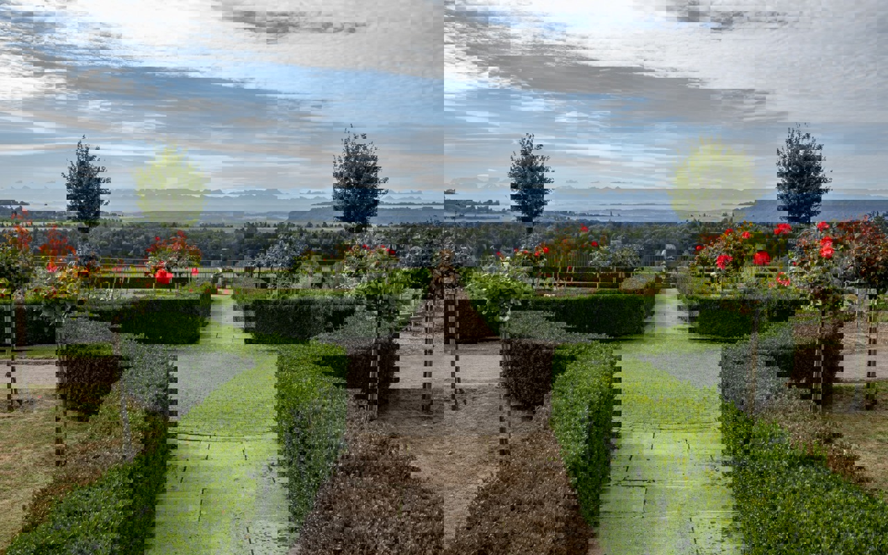 Rehaklinik-Tschugg-Innenhof