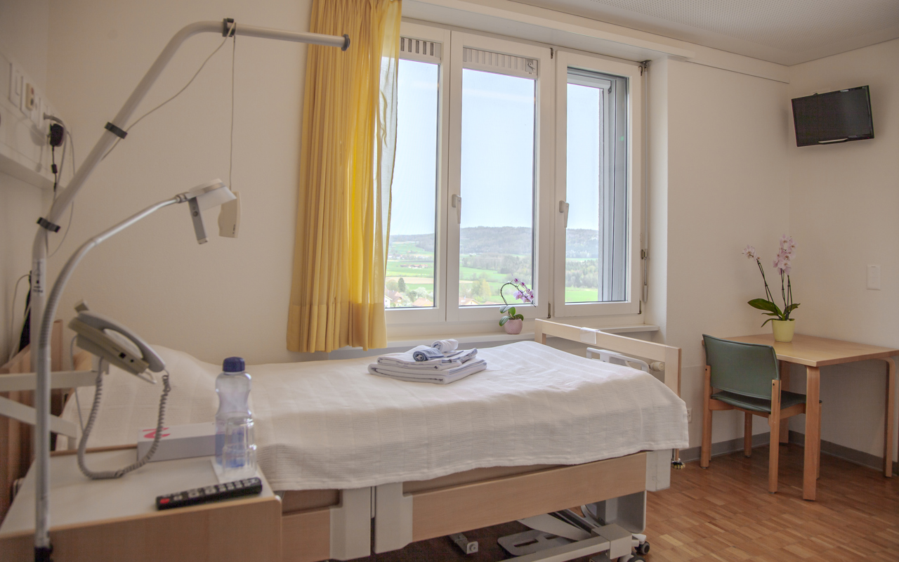 Rehaklinik-Tschugg-Halbprivatpatienten-Zimmer