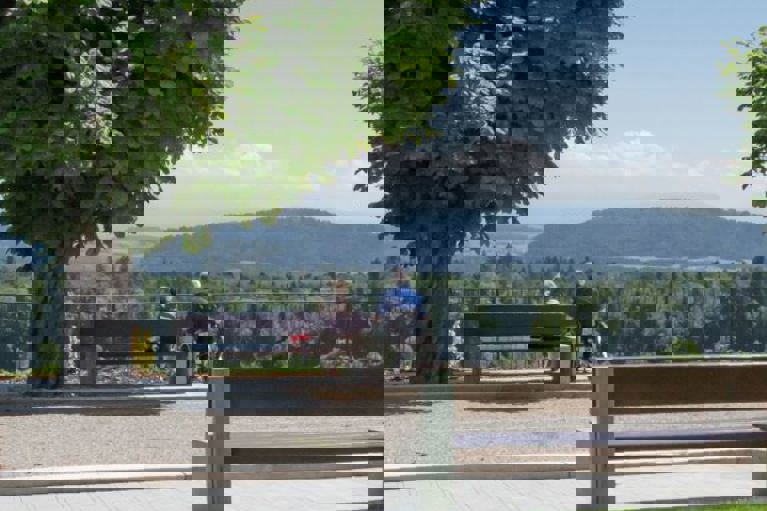 tschugg_park.jpg